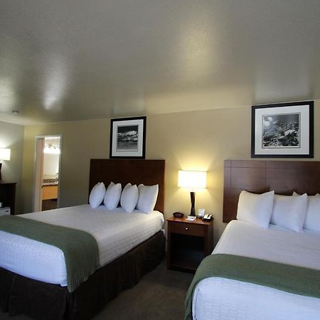 Dinosaur Inn & Suites Върнал Екстериор снимка