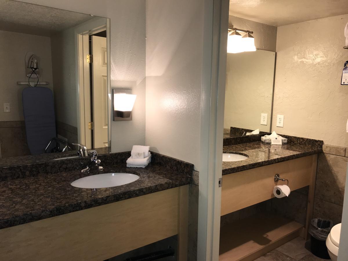 Dinosaur Inn & Suites Върнал Екстериор снимка