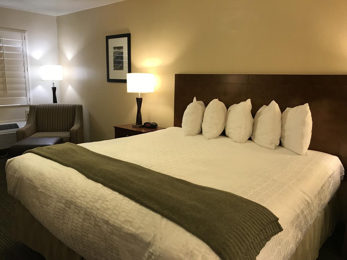 Dinosaur Inn & Suites Върнал Екстериор снимка